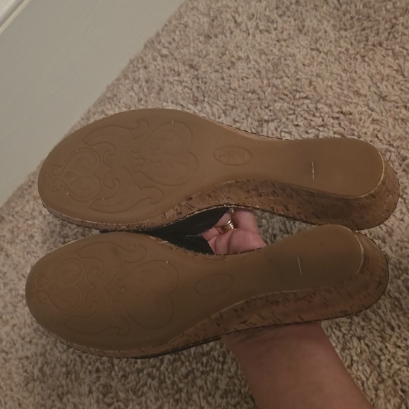 b.o.c. Born Concept Women's Black Leather Floral Wedges Size 11 (#10) - Picture 9 of 12